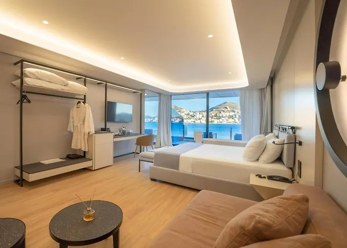 Yacht Premium Hotel