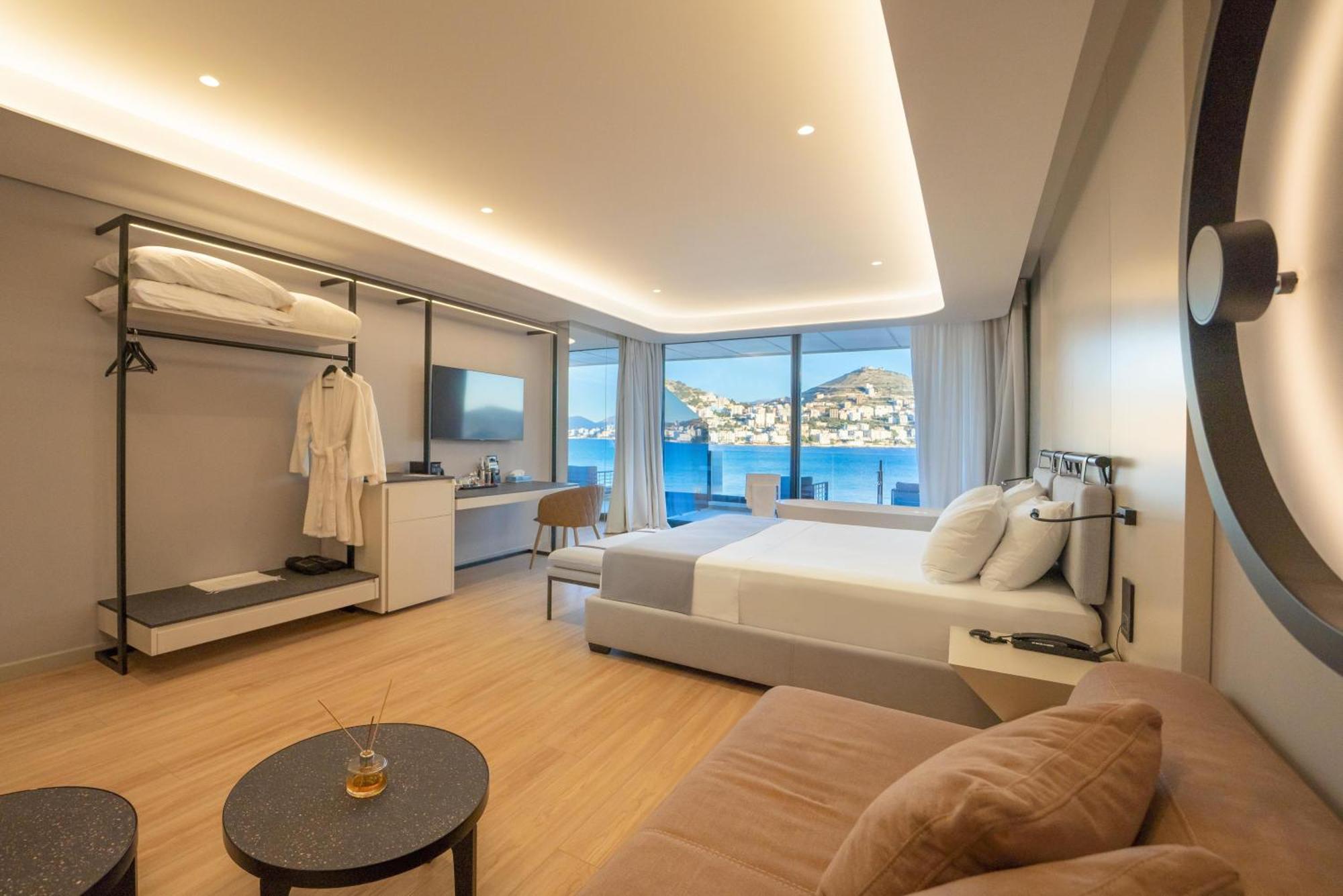 Yacht Premium Готель 4*